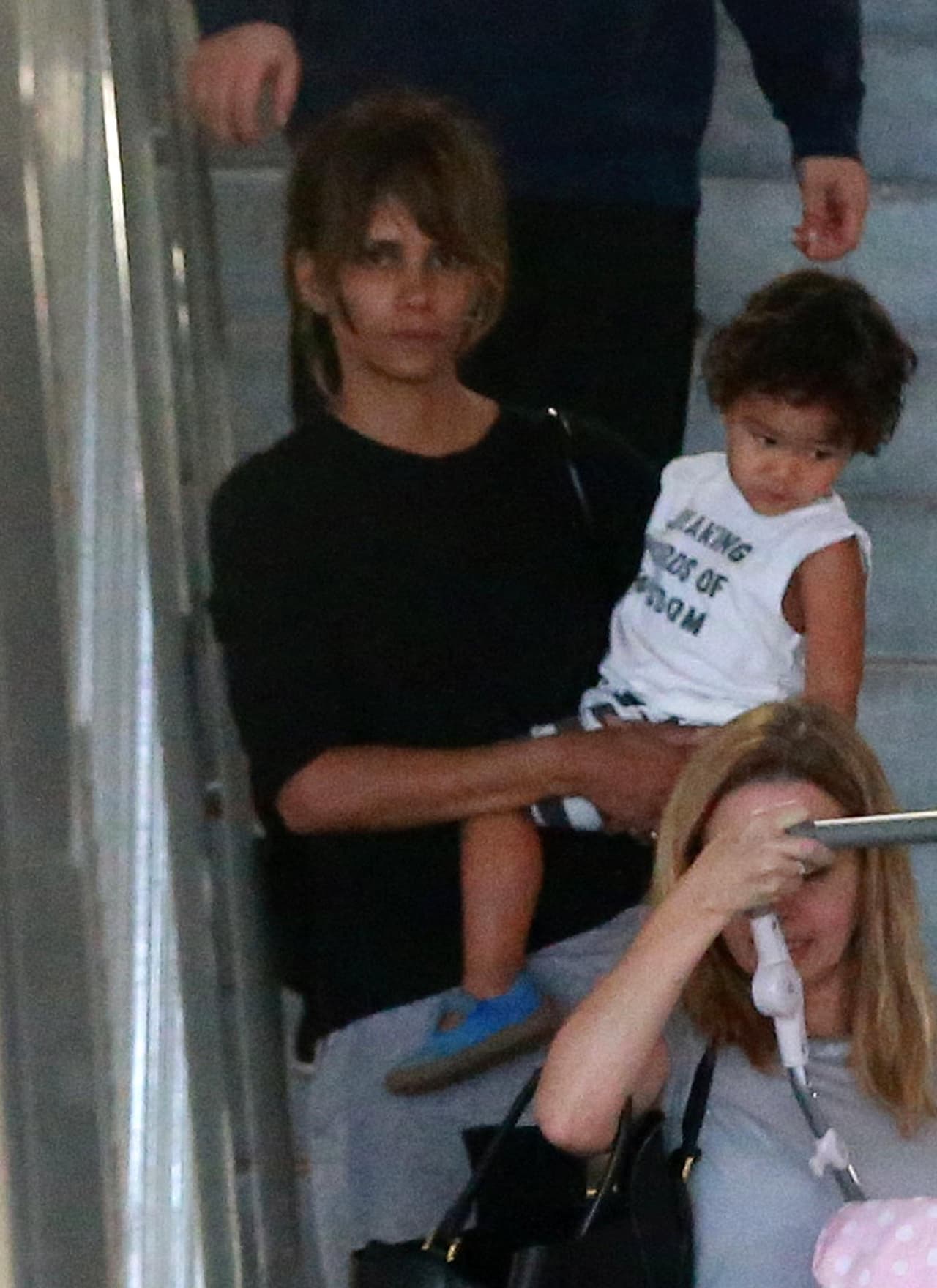 Pero aunque la estrella no esté pasando por sus mejores días, no se separa de sus hijos.