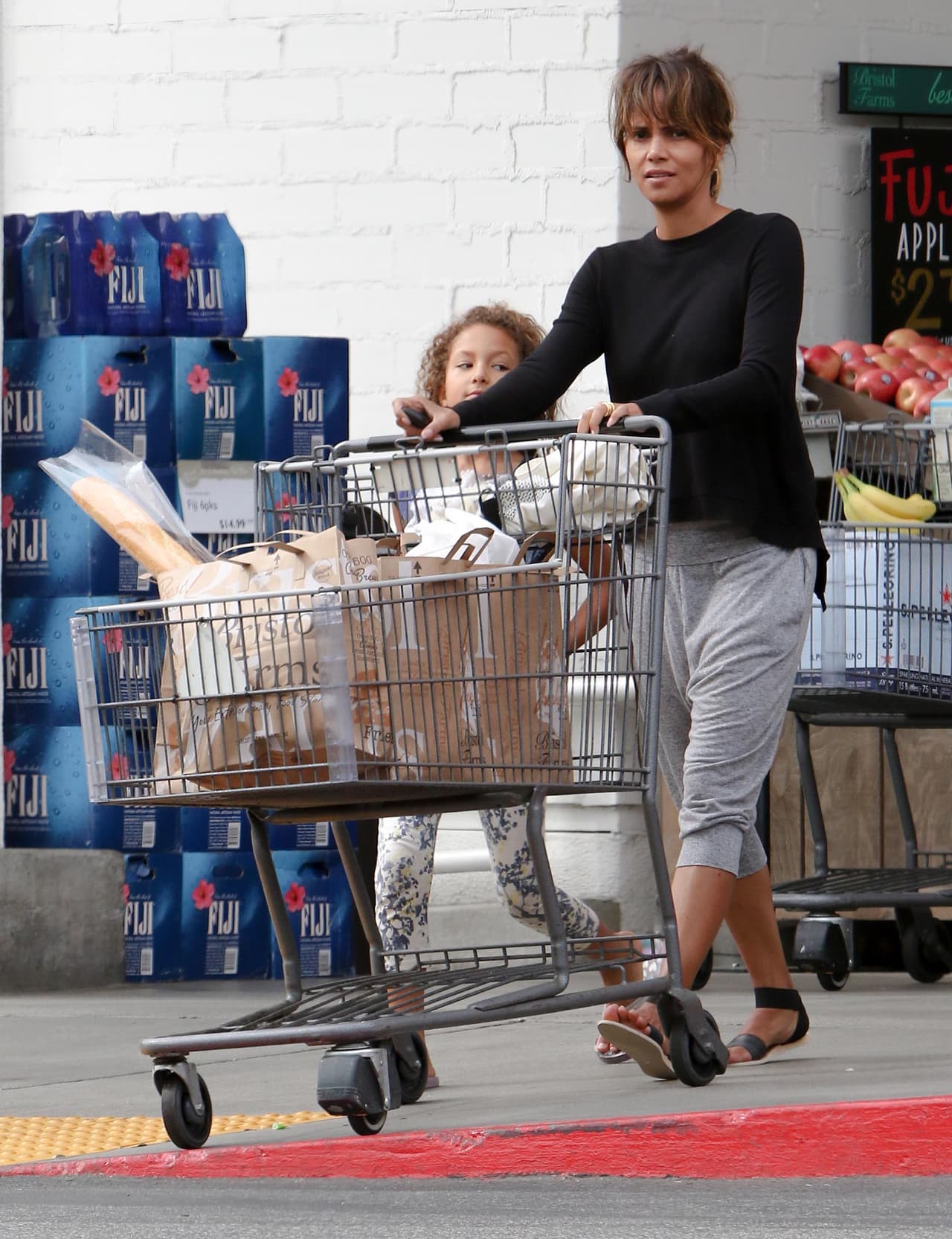 Tras anunciar su divorcio, los paparazzi se han dado a la tarea de perseguir a Halle.