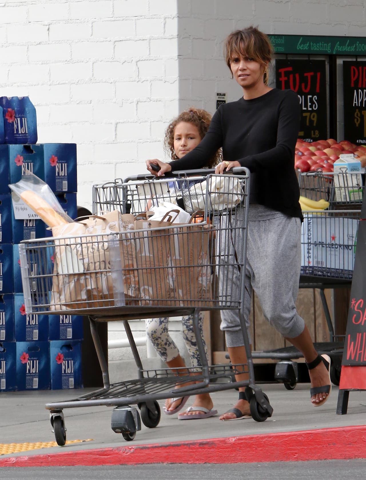 Halle lucía desaliñada.