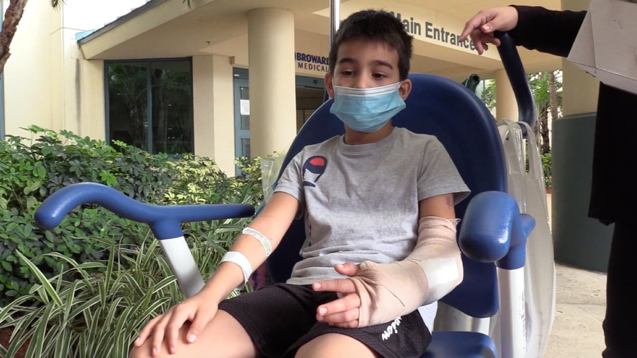 El pasado 4 de julio, Jason Puentes de 7 años, estaba jugando en la piscina en casa de su abuela cerca de las 9:00 pm en Fort Lauderdale.