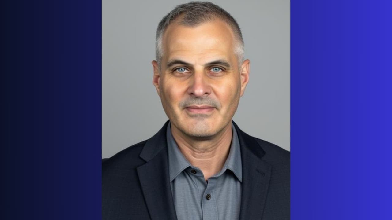 <h3 class="cms-H3-H3">Brian Boetig</h3>
<br>Estuvo por 24 años en el FBI donde desempeñó cargos como Director Adjunto de Operaciones Internacionales, dirigiendo más de 90 oficinas de la dependencia federal en el mundo.
<br>También fue parte de la expansión de la Fuerza Nacional de Tareas Conjunta de Investigación Cibernética (NCIJTF), bajo mandato presidencial, en Washington, D. C..
<br>