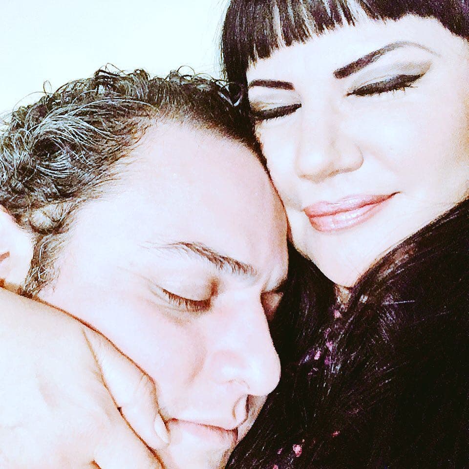 Eduardo Philippe Monter era el afortunado que se casaría con
<b>Alejandra</b> pero de pronto ella aseguró que las cosas habían cambiado entre ellos: "En este momento me voy a evitar decir con respecto de mi relación todo comentario, voy a mantenerme un poquito al margen", comentó.