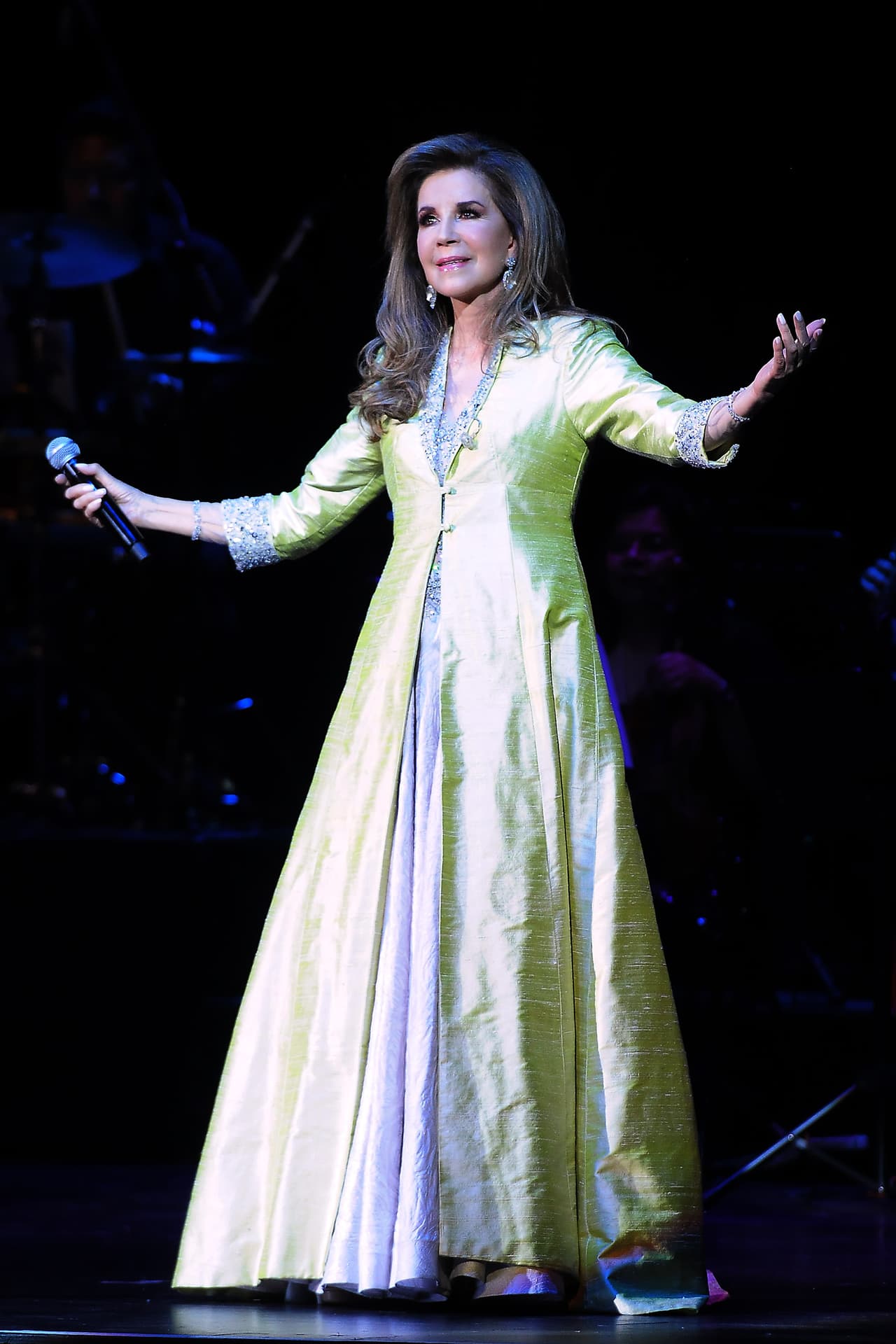 La reconocida cantante Guadalupe Pineda se suma a la lista de estrellas que frecuentemente visitan el recinto sagrado de la Virgen de Guadalupe para celebrarla.
<br>