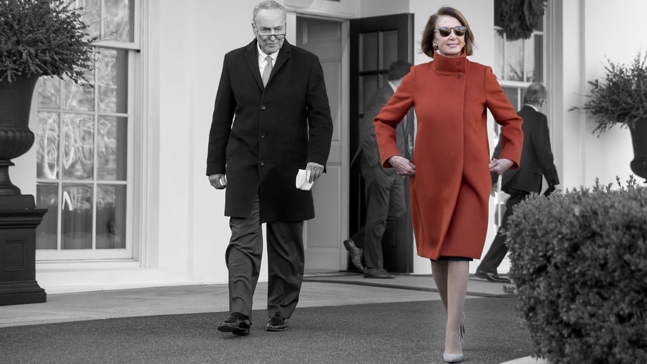 Los poderes del abrigo rojo de Nancy Pelosi: ¿cómo una prenda hizo que una nación se volviera a enamorar de una vieja figura política?