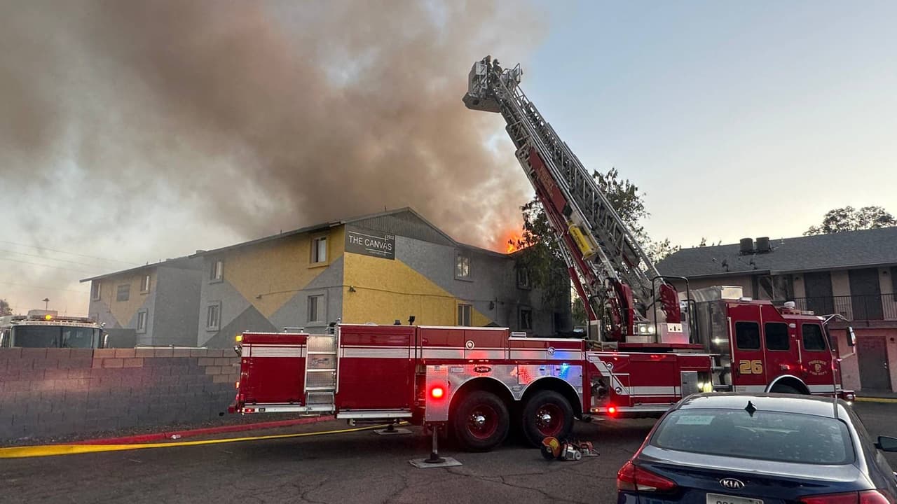 Más de 20 personas quedan sin hogar tras incendio en un complejo de apartamentos en Phoenix