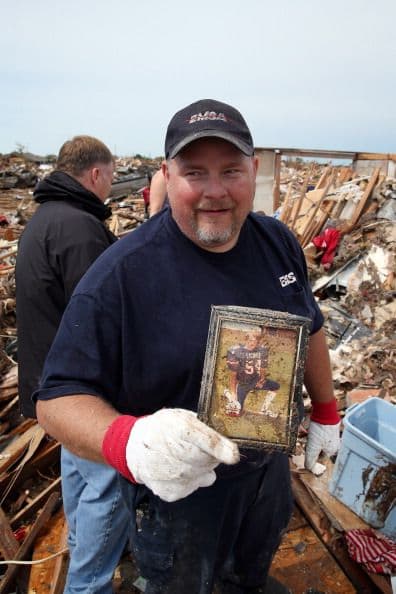 Curtis Cook recuperó una foto suya de la secundaria donde aparece con su uniforme de fútbol americano.