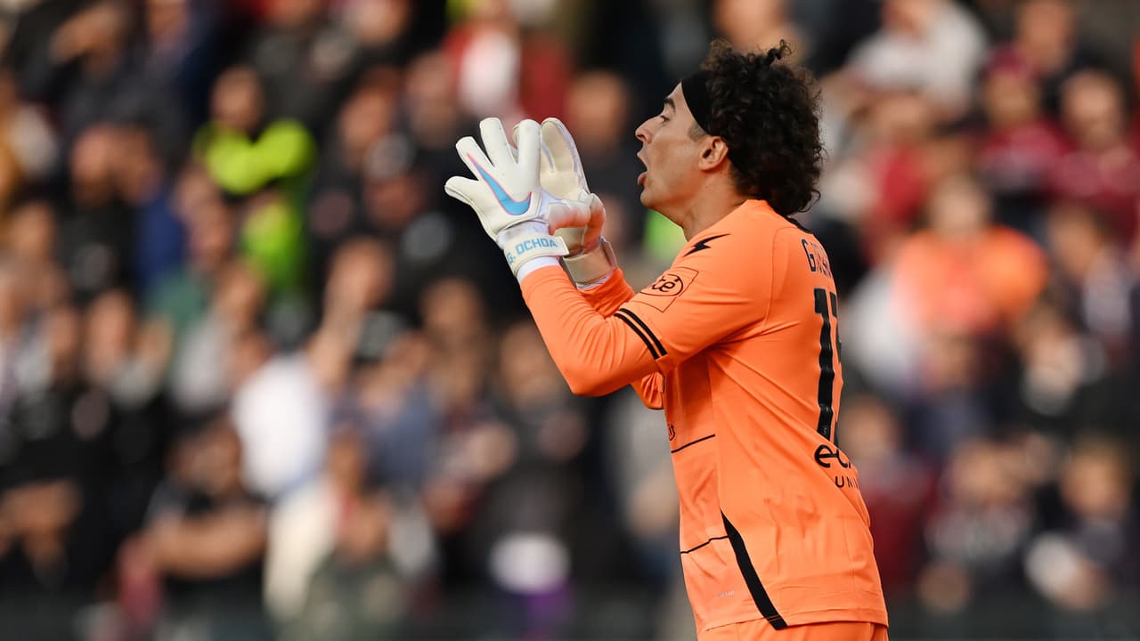 Oficial: Guillermo Ochoa se queda con Salernitana en la Serie A