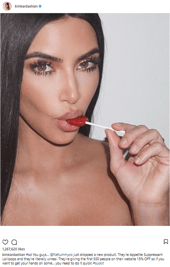 La estrella televisiva 
<b><a href="https://www.univision.com/entretenimiento/kim-kardashian-niega-el-plagio-pero-la-botella-de-su-perfume-se-parece-mucho-a-otro">Kim Kardashian</a></b> colgó esta foto en la que aparece chupando un ‘lollipop’ que podría confundirse con un dulce cualquiera, pero no lo es.