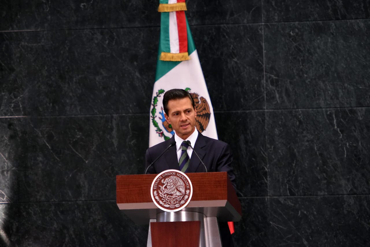 Lo hizo a través de Instagram, 26 días después de que Enrique Peña Nieto confirmó que se había
<b><a href="https://www.univision.com/entretenimiento/amor-ficticio-angelica-rivera-y-enrique-pena-nieto-no-compartian-la-habitacion-fotos" target="_blank"> oficializado su divorcio</a></b> de la actriz, con quien compartió 10 años de su vida.
<br>