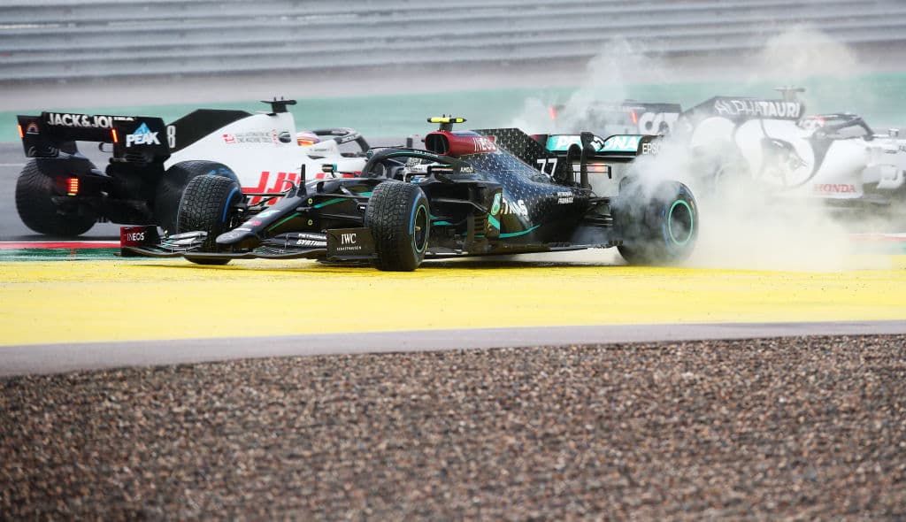 Una carrera inolvidable para el mexicano Sergio Pérez en donde consigue segundo lugar y su primer podio del año, que comparte con el ya siete veces campeón del mundo Lewis Hamilton, y con Sebastian Vettel en tercera posición. Hamilton iguala a Schumacher en campeonatos del mundo, mientras el mexicano suma su noveno podio en la historia de la Formula 1.