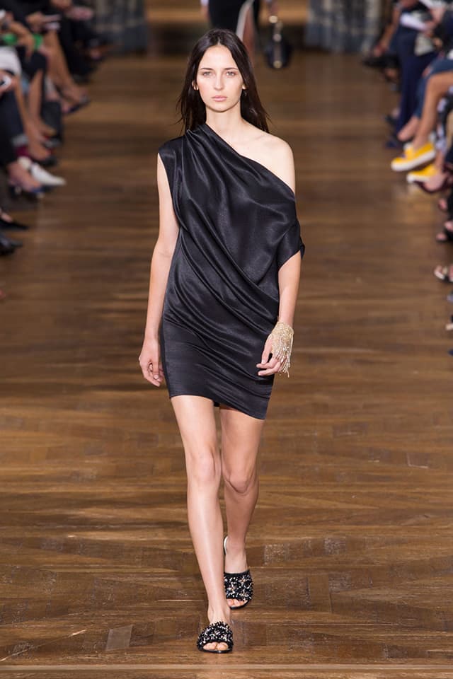 Descubre la colección primavera – verano 2017 de Lanvin aquí.