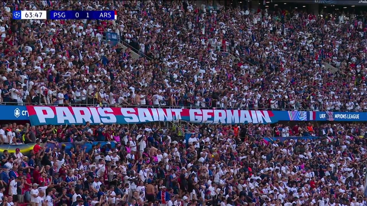 ¡GOL!  anota para Paris Saint-Germain. Ousmane Dembélé