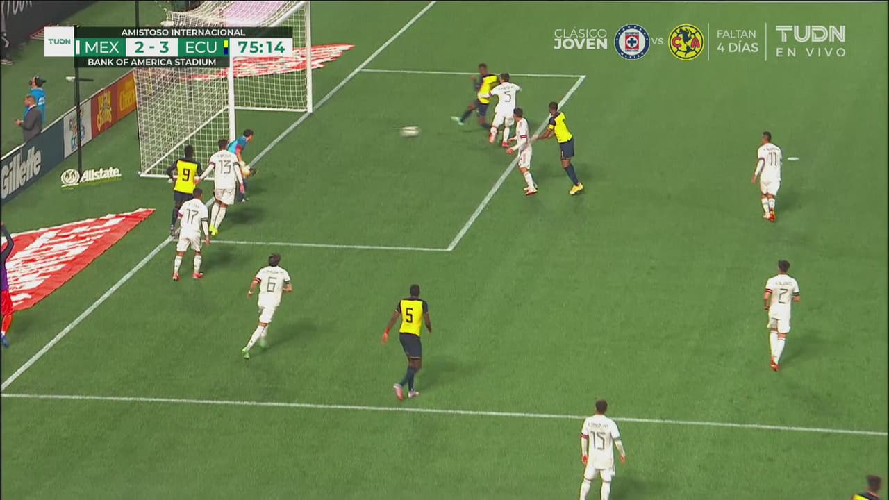 ¡Desatención en saque de banda! Chalá hace el 2-3 con facilidades