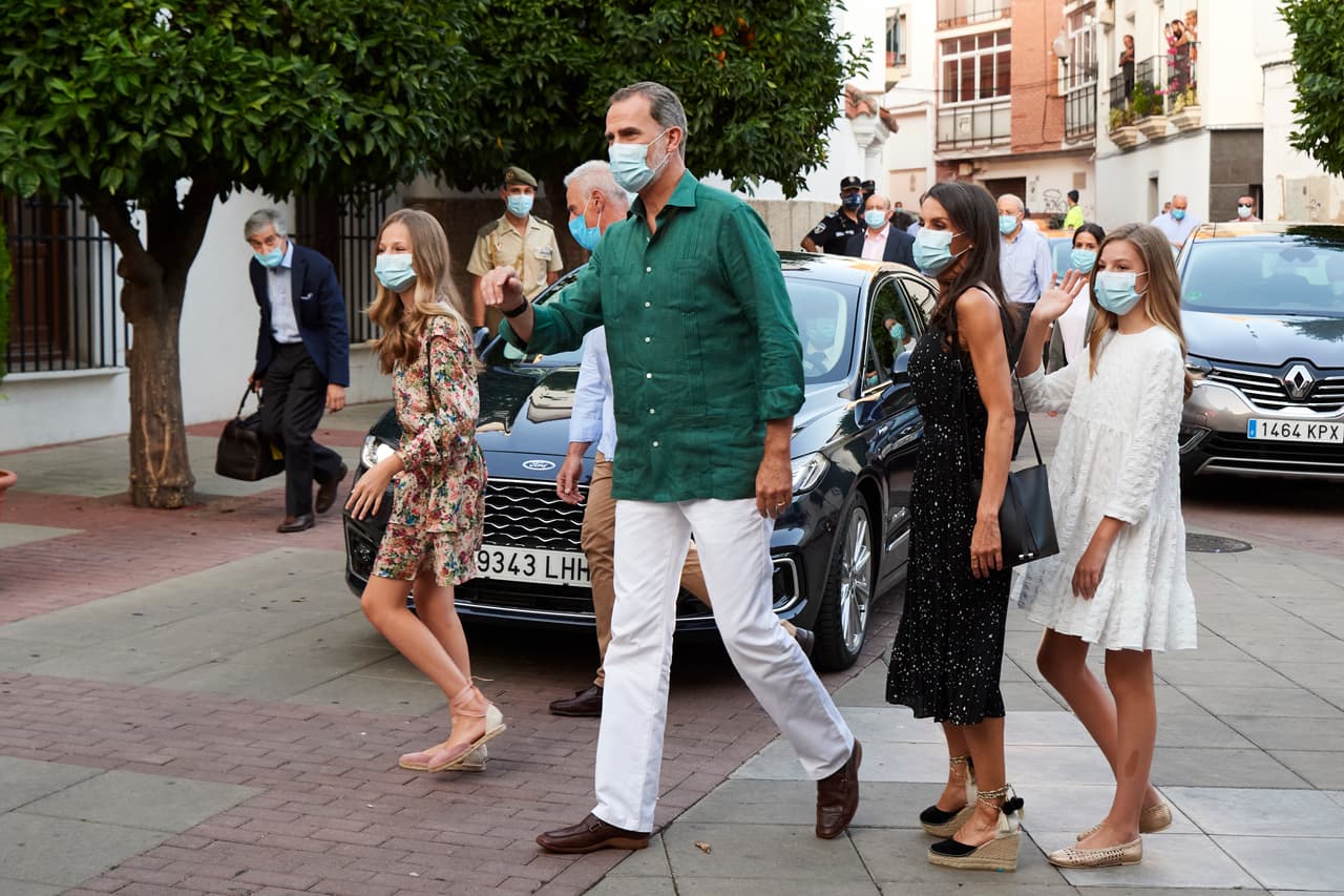 La información indica que los reyes llegarán a ese destino entre el viernes 7 y el sábado 8 de agosto "para pasar diez días en Mallorca, hasta el lunes 17 de agosto".
<br>