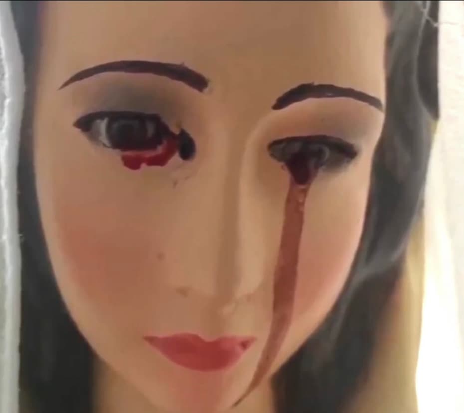 La noticia de que aquella pequeña capilla del divino niño Jesús del huerfanito tenía una virgen que lloraba sangre conmocionó a la comunidad, la cual comenzó a acercarse hasta el lugar para rezarle con toda devoción. 
<br>
