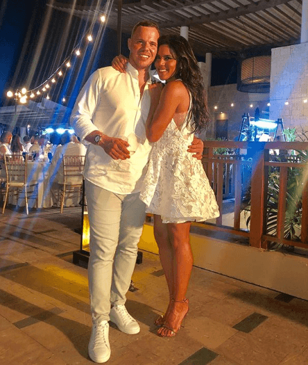 O en otra ocasión cuando expresó: "Por un beso de la Flaca daría lo que fuera", recordando una canción del grupo Jarabe de Palo.