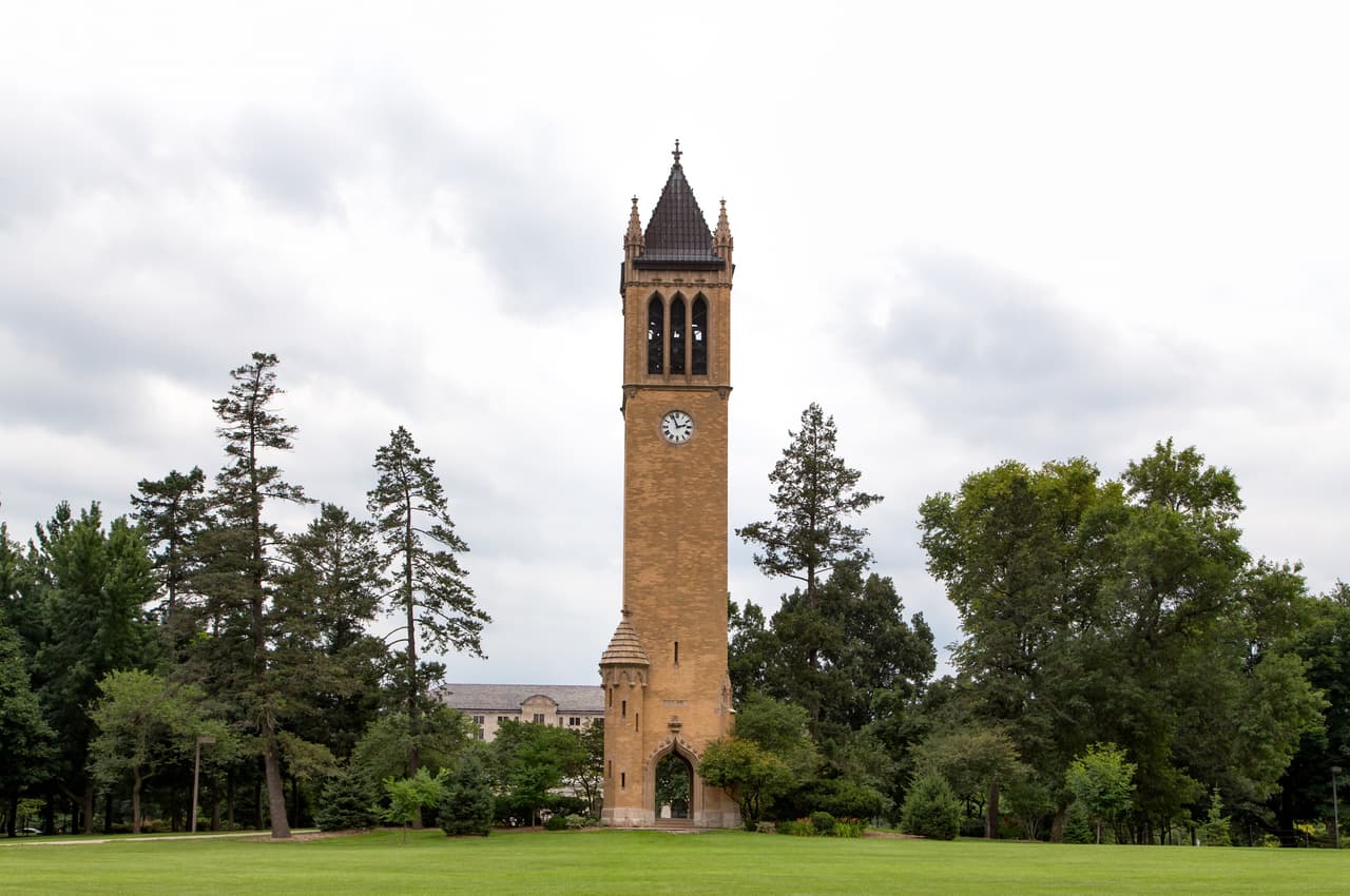 <b>Puesto 6: Ames, Iowa.</b> La tasa de desempleo antes del coronavirus en esta ciudad era de 2%, empatada en el segundo más bajo entre las áreas metropolitanas. El 50.7% de los residentes que tienen al menos 25 años tienen estudios universitarios, la novena más alta en este renglón.