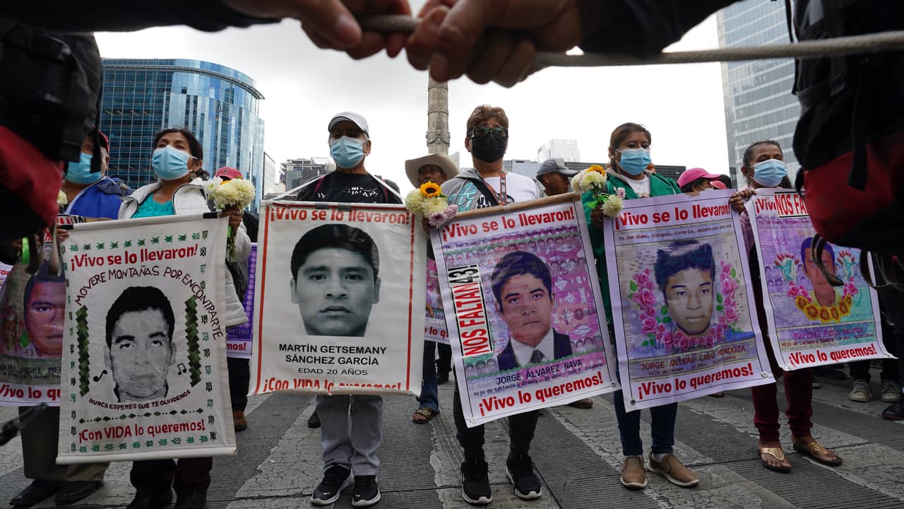 Los inquietantes detalles sobre el secuestro y desaparición de los estudiantes de Ayotzinapa que revelan miles de mensajes de texto