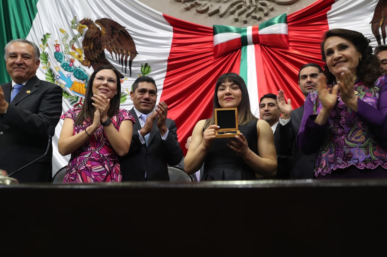 La Comisión del Deporte de la Cámara de Diputados entregó la Medalla al Mérito Deportivo 2019 a la gimnasta mexicana, Alexa Moreno.