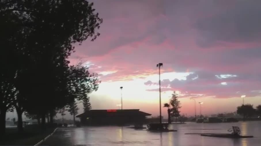 En Arizona las tormentas de arena y lluvia son conocidas como monzones, estas pueden llegar en cualquier momento y causar muchos daños materiales, incluso apagones.
<br>