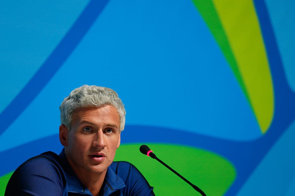 El embrollo del supuesto robo a Lochte y sus colegas ayudó a desviar la atención de los problemas reales de Brasil.