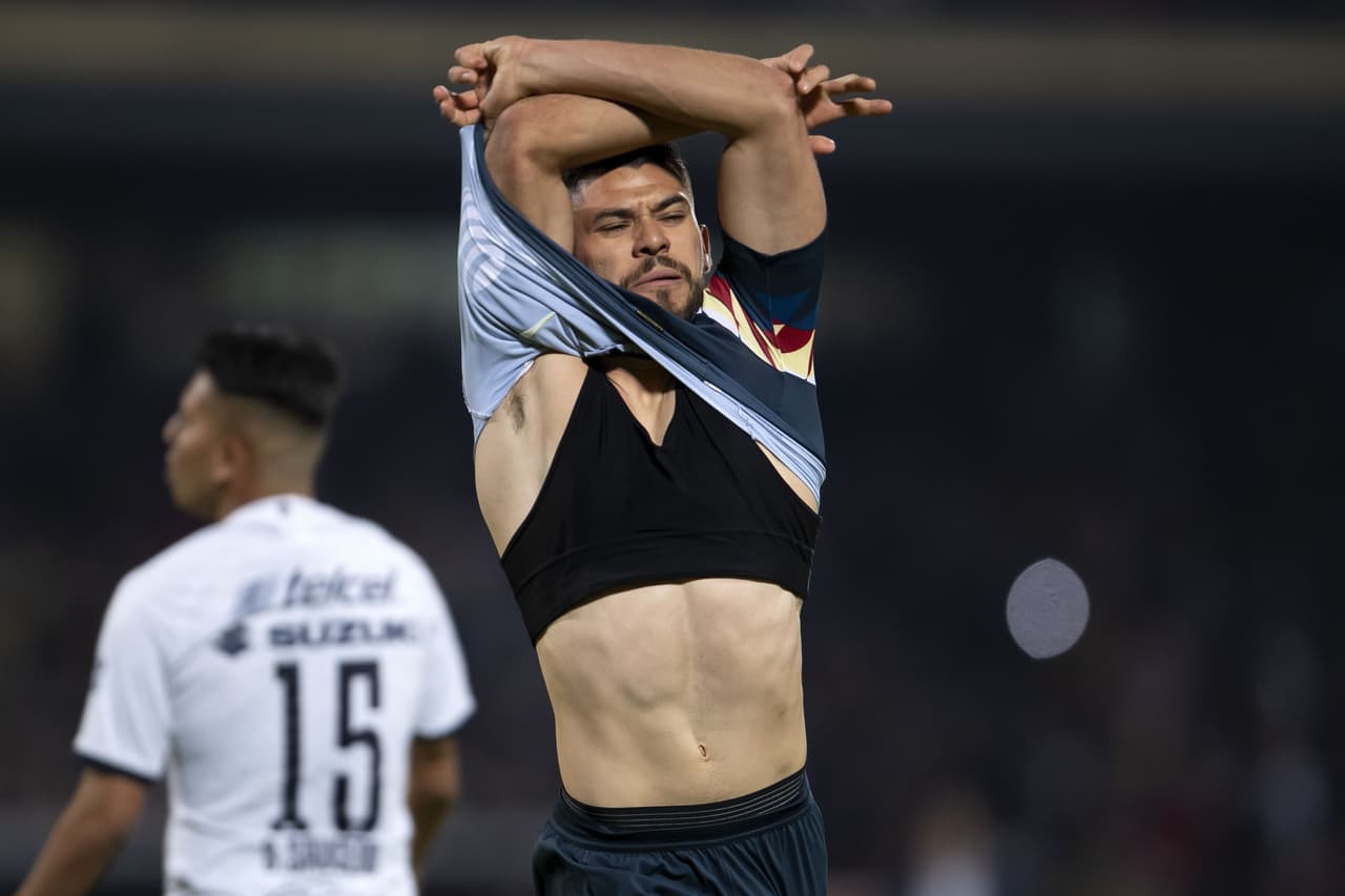 En la última jugada del partido, Henry Martin se encuentra la pelota en el área y rescata un valioso punto para el América.