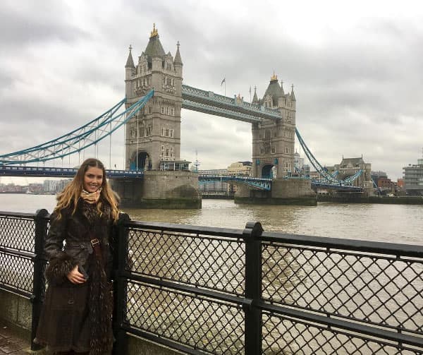'Tower Bridge' fue otro de los lugares que visitó en Londres, uno de los íconos de la ciudad.