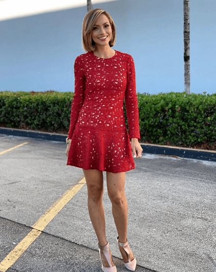 El rojo es uno de esos colores que imprime fuerza y empodera a las mujeres, algo que Satcha Pretto tiene muy claro. En este look ella lo combinó con unos zapatos rosas, dándole un toque más dulce a su 'outfit'.