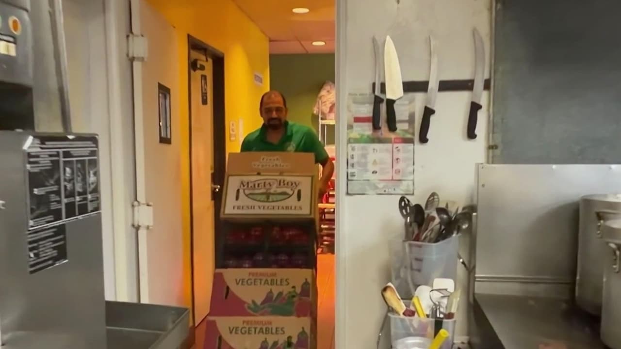 Este es el dilema de restaurantes en EEUU por el precio récord del diésel: "La vida está muy cara"