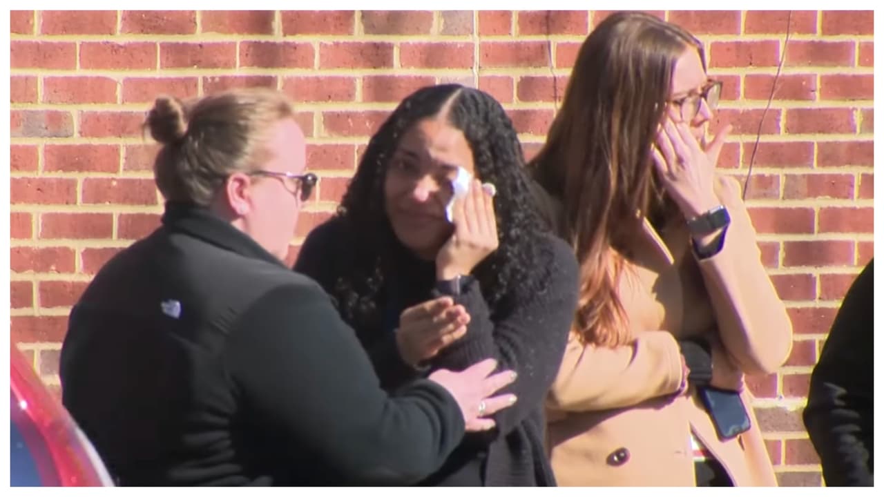 <b>La ceremonia en el cementerio fue muy íntima, r</b>eservada solo para la familia, tal y como le hubiera gustado a Luz Hernández, ya que su familia siempre dijo que ella fue una mujer muy discrete y reservada.
<br>