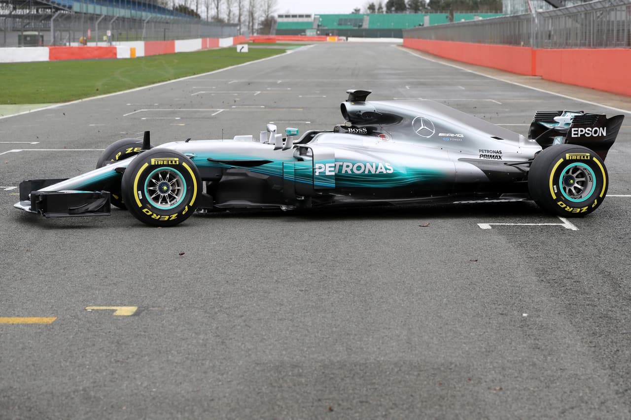 <b><a href="http://www.univision.com/organizaciones-mercedes-amg">Mercedes-AMG</a></b> muestra el W08, su nuevo monoplaza de Fórmula 1