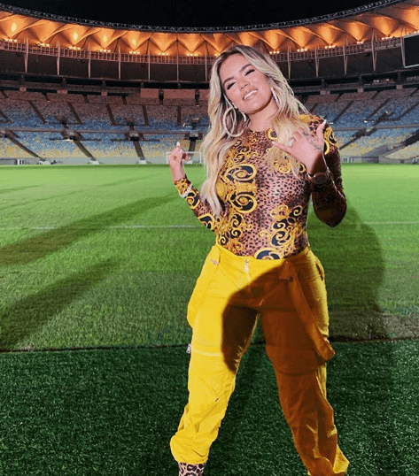 Antes de su paso por África del Norte, Karol G sumó otro éxito a su carrera: a finales de junio se presentó en la Copa América, donde interpretó el tema oficial..