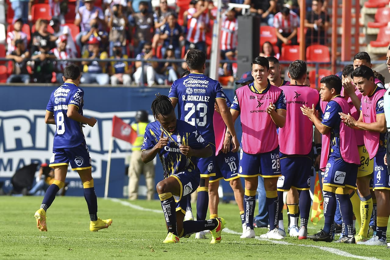 Así celebró el delantero su gran anotación.