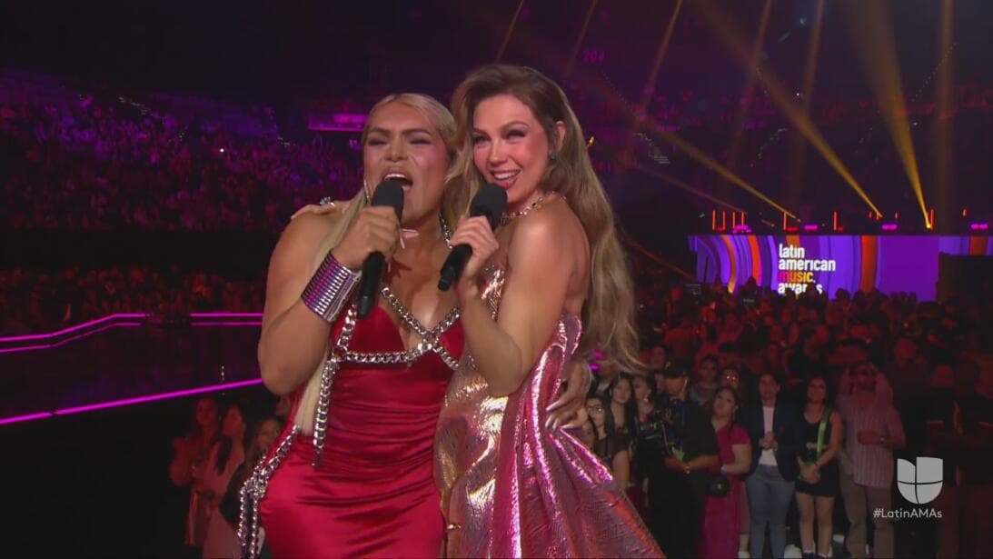 Thalía y Wendy Guevara en los Latin AMAs 2024