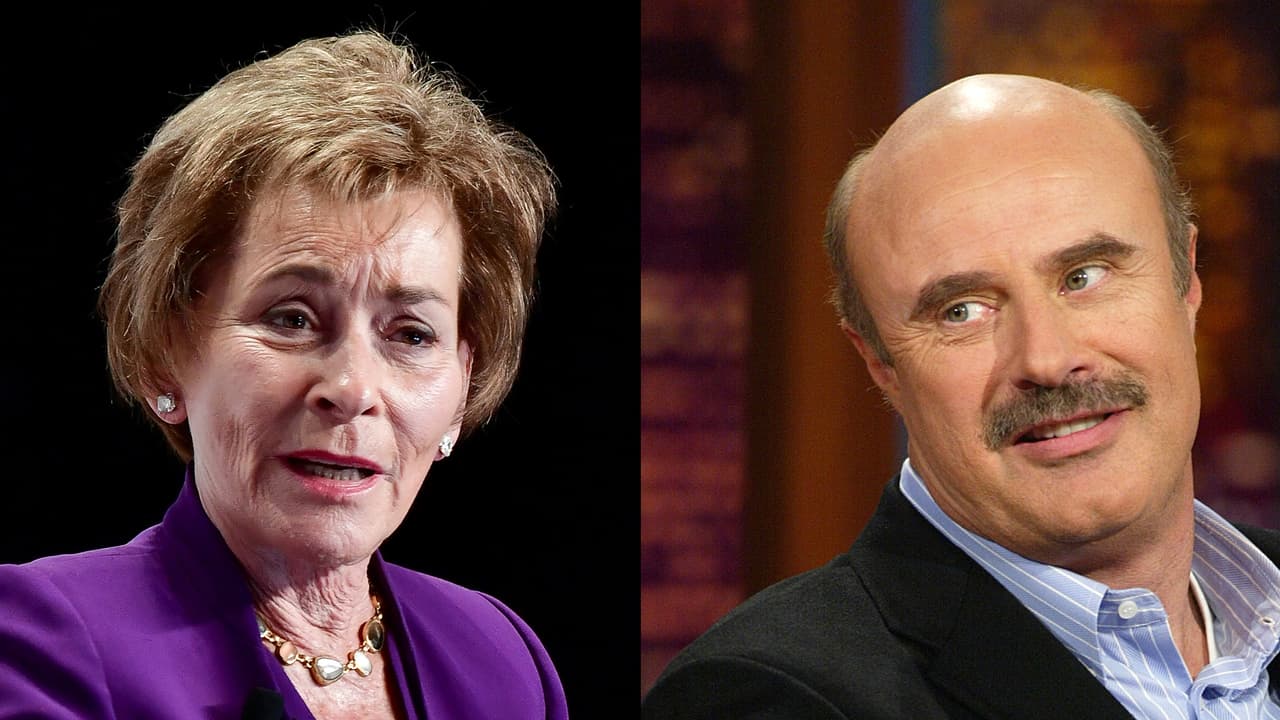 <b>Judy Sheindlin, la presentadora de televisión mejor pagada en 2018, 147,000,000 de dólares. Dr. Phil McGraw, el presentador de televisión mejor pagado en 2018, 77,500,000 de dólares. </b>Esta es la única categoría dominada por mujeres. A la exitosa Juez Judy, con más de dos décadas al aire, le sigue la popular presentadora Ellen Degeneres, quien ganó 87,500,000 de dólares en 2018. El Dr Phil ocupa el tercer lugar de la lista, publicada por
<a href="https://www.businessinsider.com/highest-paid-tv-hosts-of-2018-judge-judy-ellen-degeneres-2018-11#3-dr-phil-mcgraw-3"><u>Business Insider</u></a>. Le siguen Ryan Seacrest (74 millones) y Steve Harvey (44 millones).
