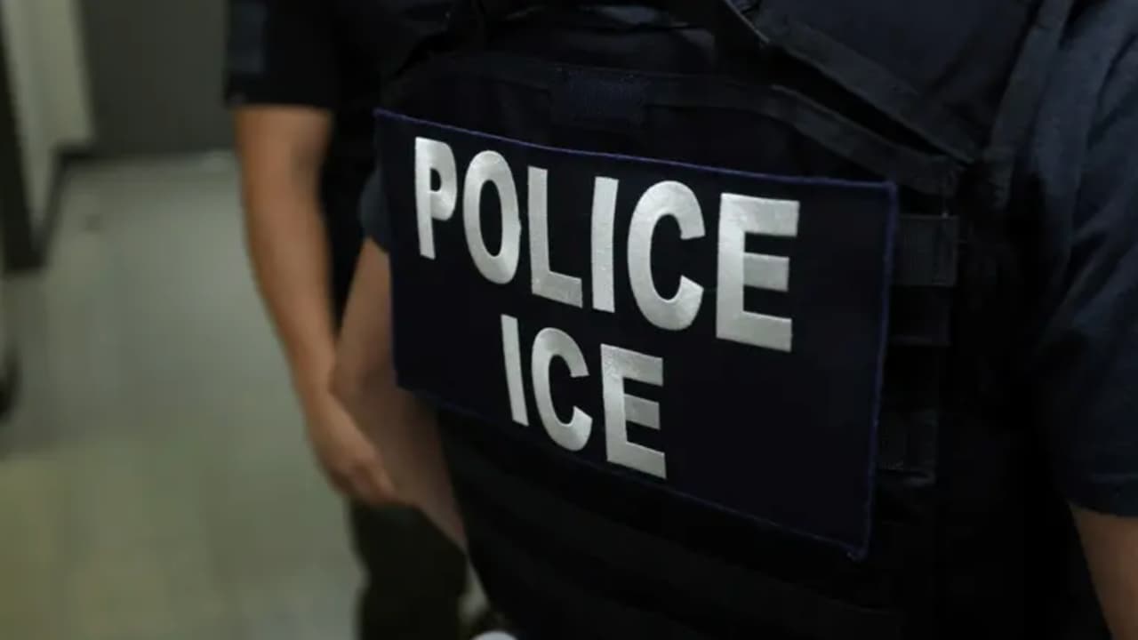 Detenciones de ICE se duplican en Orange y crece disputa por costos y límites legales