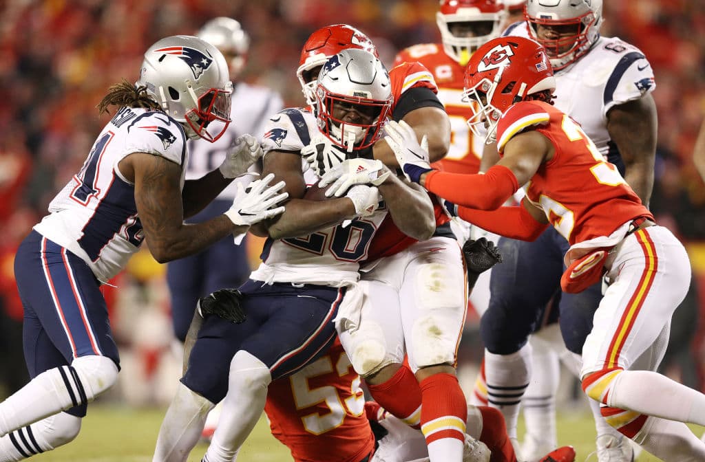 Sony Michel (26) ahora tiene cinco TD por carrera en este Playoff, y con esto posee el récord entre novatos en una Postemporada en la historia de la NFL.