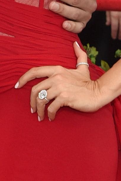 ¡Otro vistazo a la argolla de compromiso!