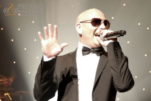 “Mi comida favorita es este plato cubano llamado ‘Pollo a la barbacoa’ con arroz blanco, la salsita, la grasa de la barbacoa con aguacate… ¡Ay qué rico! Con aceite, vinagre, sal, unos platanitos… ¡olvídalo!”- Pitbull (Youtube).