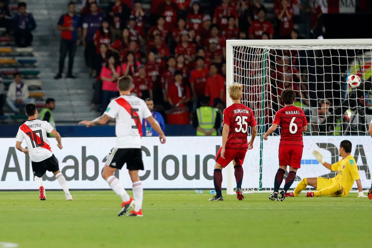 Justamente, en una jugada que comenzó Quintero por la banda derecha, Álvarez recibió en el área para luego cederle la pelota al 'Pity' Martínez para poner el 2-0.