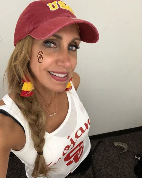 Y por supuesto que se vistió de acuerdo al evento, a pesar del cambio de clima.