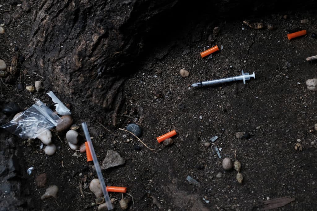 Corte dictamina que Johnson & Johnson no debe pagar multa por la crisis de opiáceos: qué significa esa sentencia