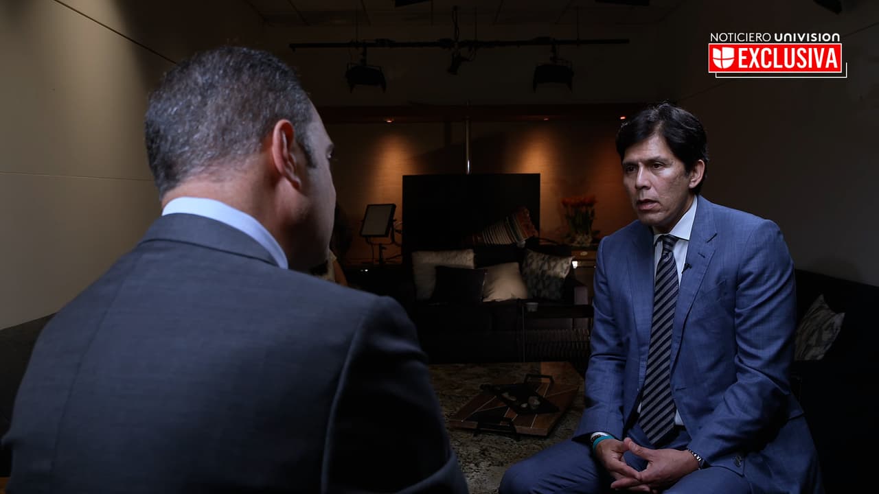 “No renunciaré”, confirma el concejal Kevin de León a Univision durante una entrevista en exclusiva