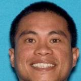 <h3 class="cms-H3-H3">Rommel Pascua Cipriano</h3>
<br>
<br>Es el fugitivo más joven de la lista. 
<b>La agencia lo acusa de distribuir sustancias ilegales. </b>Es de origen asiático y tiene 23 años de edad. 
<br>
<br>El último domicilio conocido del fugitivo es Fairfield, California. 
<br>
<br>La agencia lo considera
<b> </b>armado y peligroso, por lo que no recomienda intentar capturarlo sin ayuda oficial.