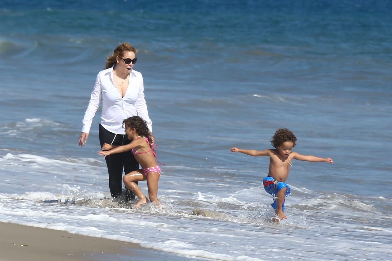 Mariah Carey y sus hijos disfrutan del mar.