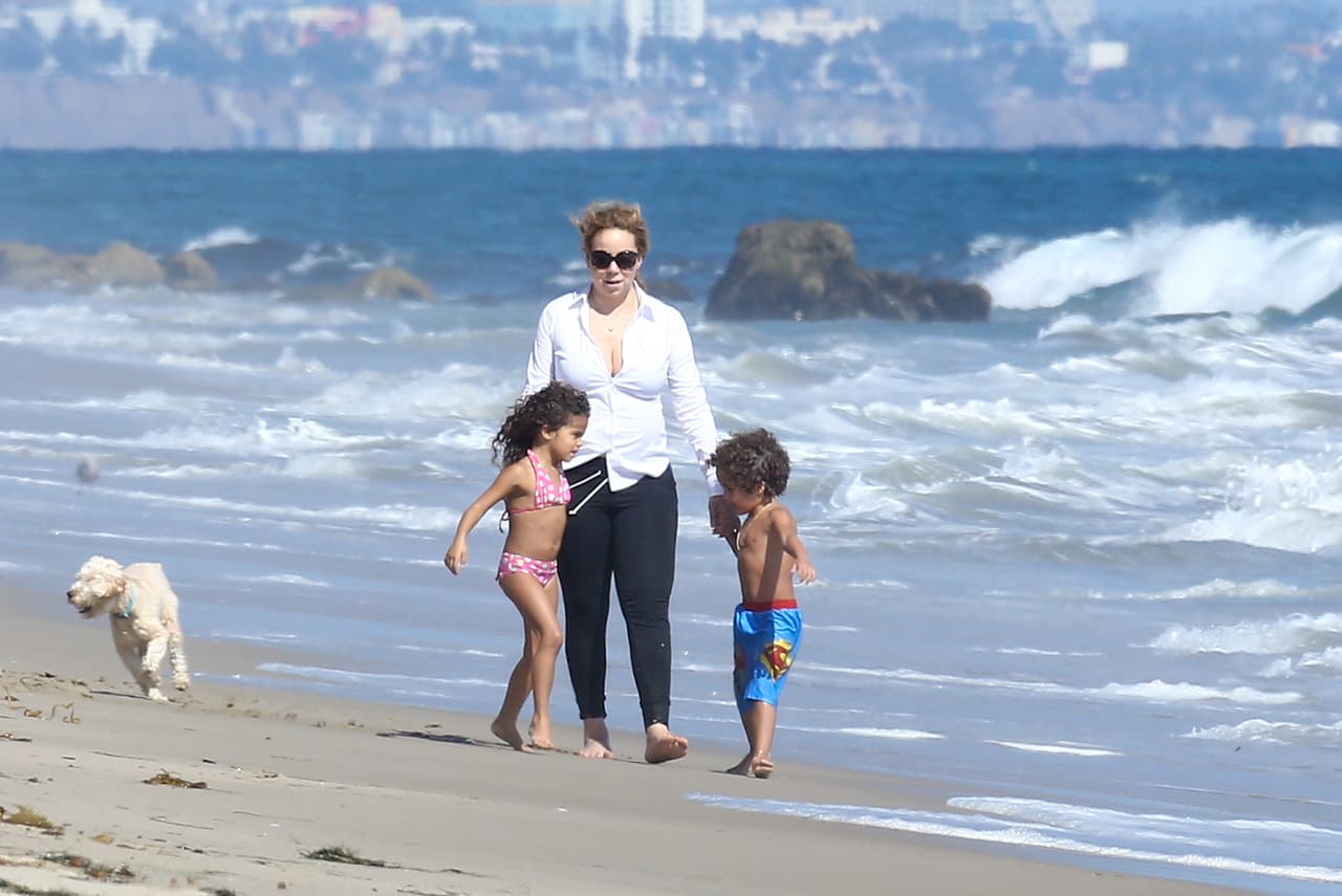 Mariah Carey y sus hijos disfrutan del mar.