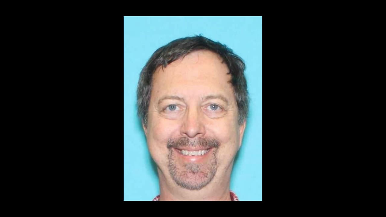 Exdirector de banda arrestado por sexo con estudiante