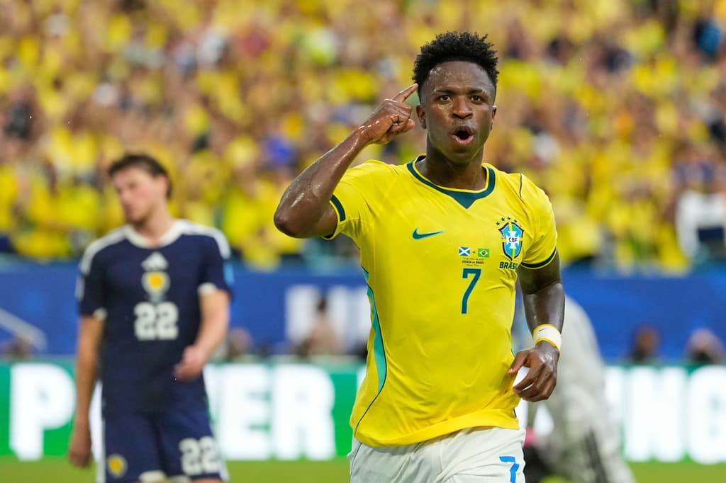 El brasileño Vinicius Junior celebra tras marcar el segundo gol