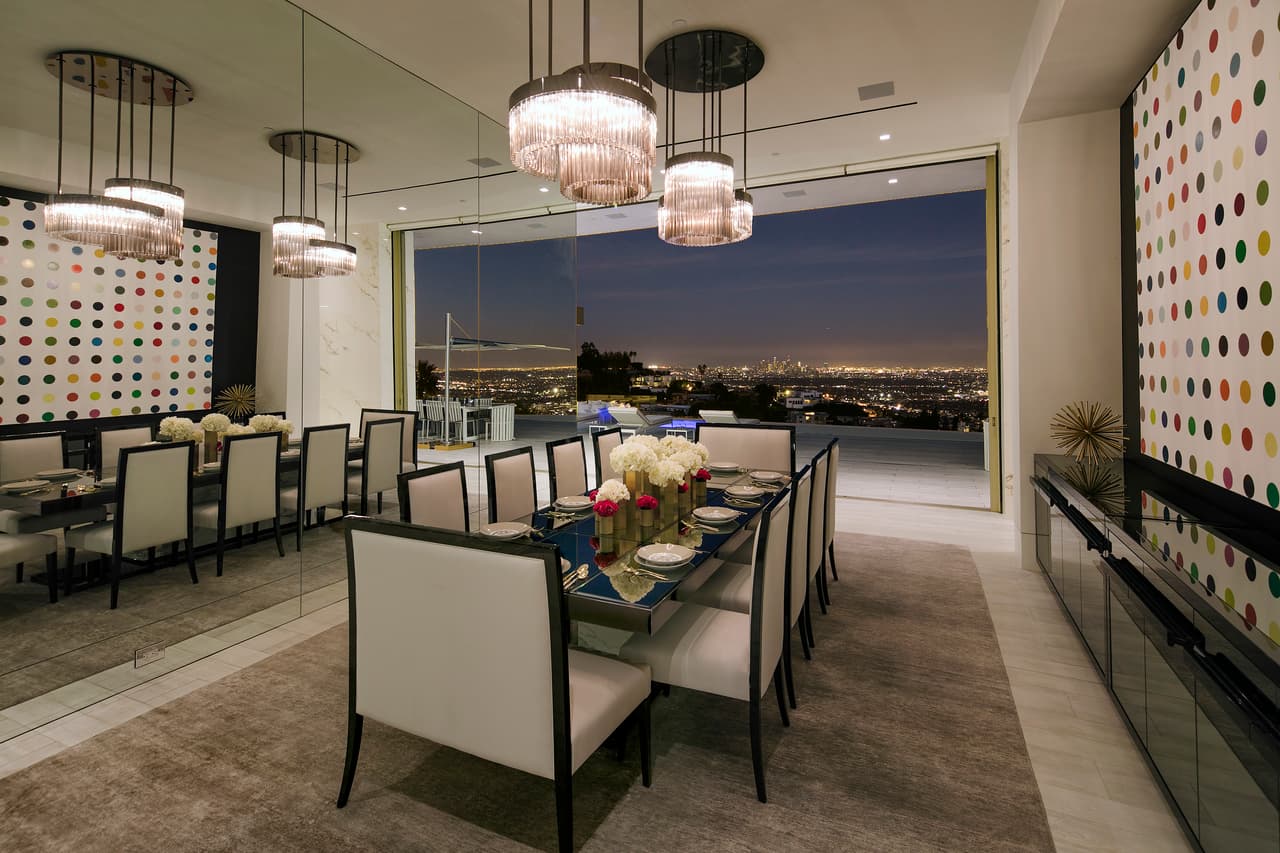 Una cena con vista panorámica de Los Ángeles.