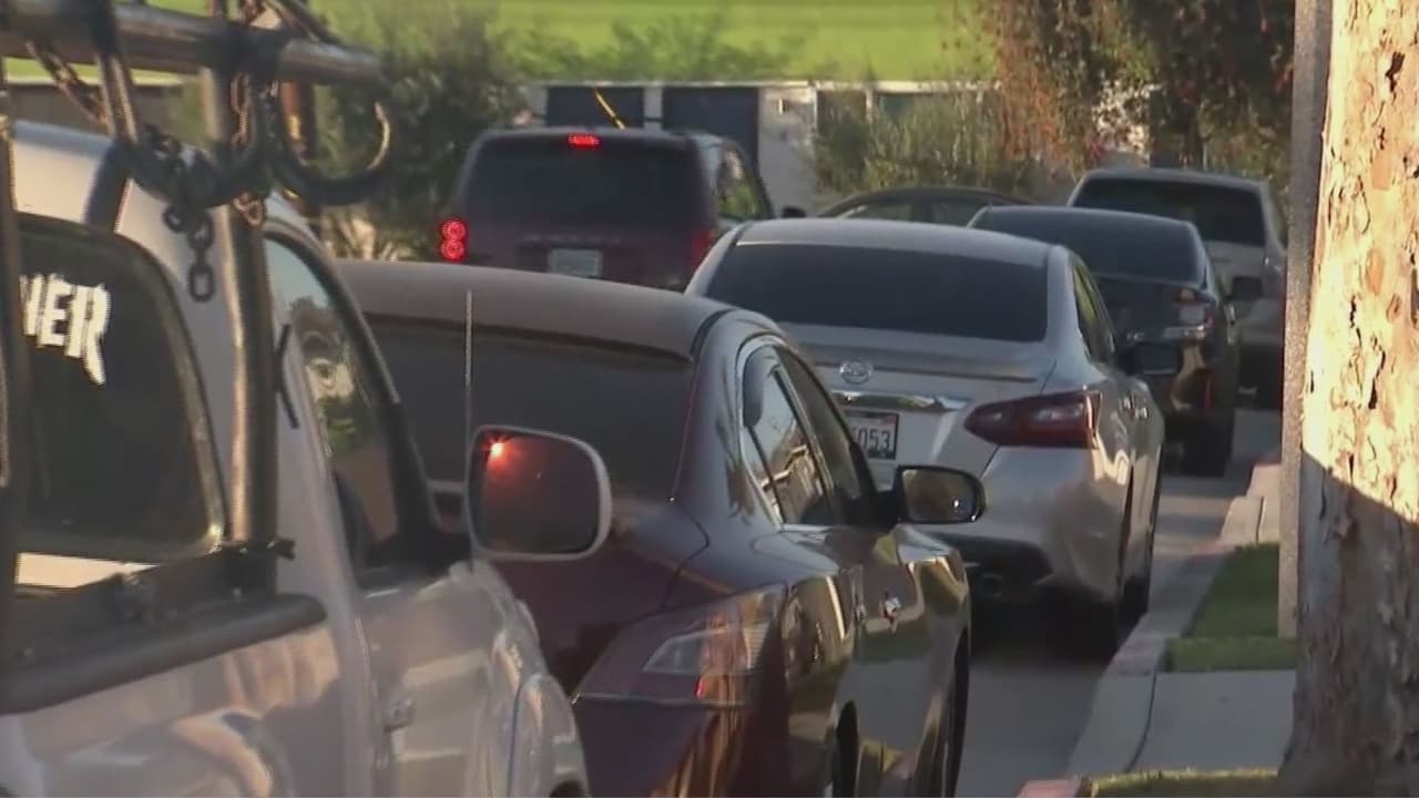 “¿Dónde está el dinero que paga la ciudad?“, habitantes de Inglewood denuncian cobros excesivos por permisos para estacionar